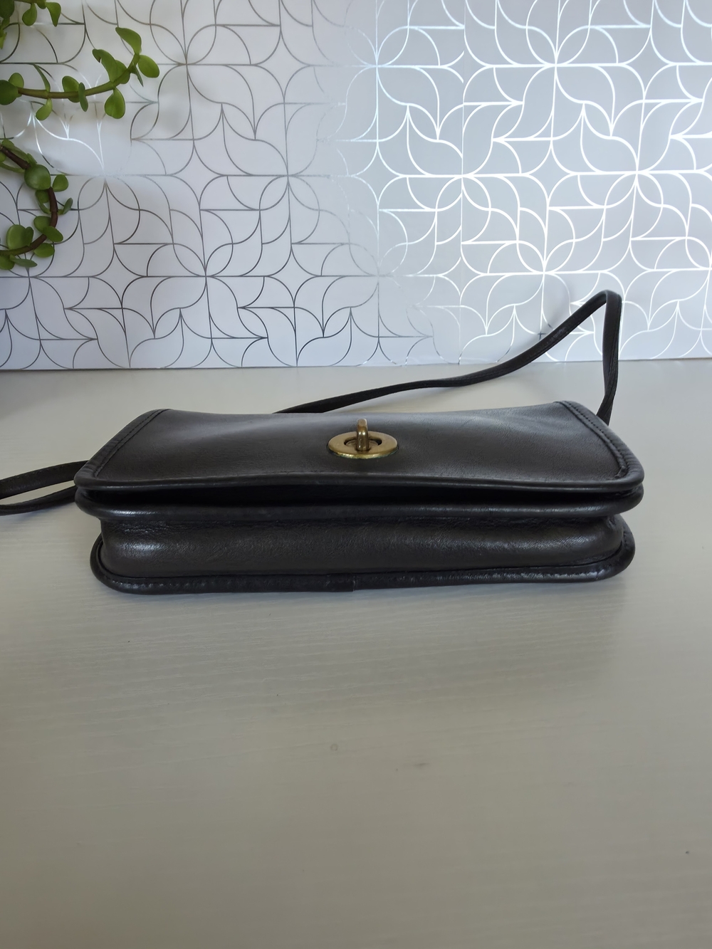 Vintage Coach Black Leather Shoulder Bag with Gold Turnlock - Picture 7 of 12